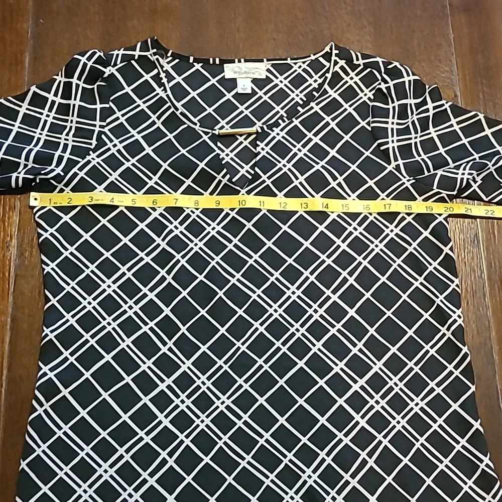 Dressbarn Patterned Black & White Top - Small - Picture 6 of 8